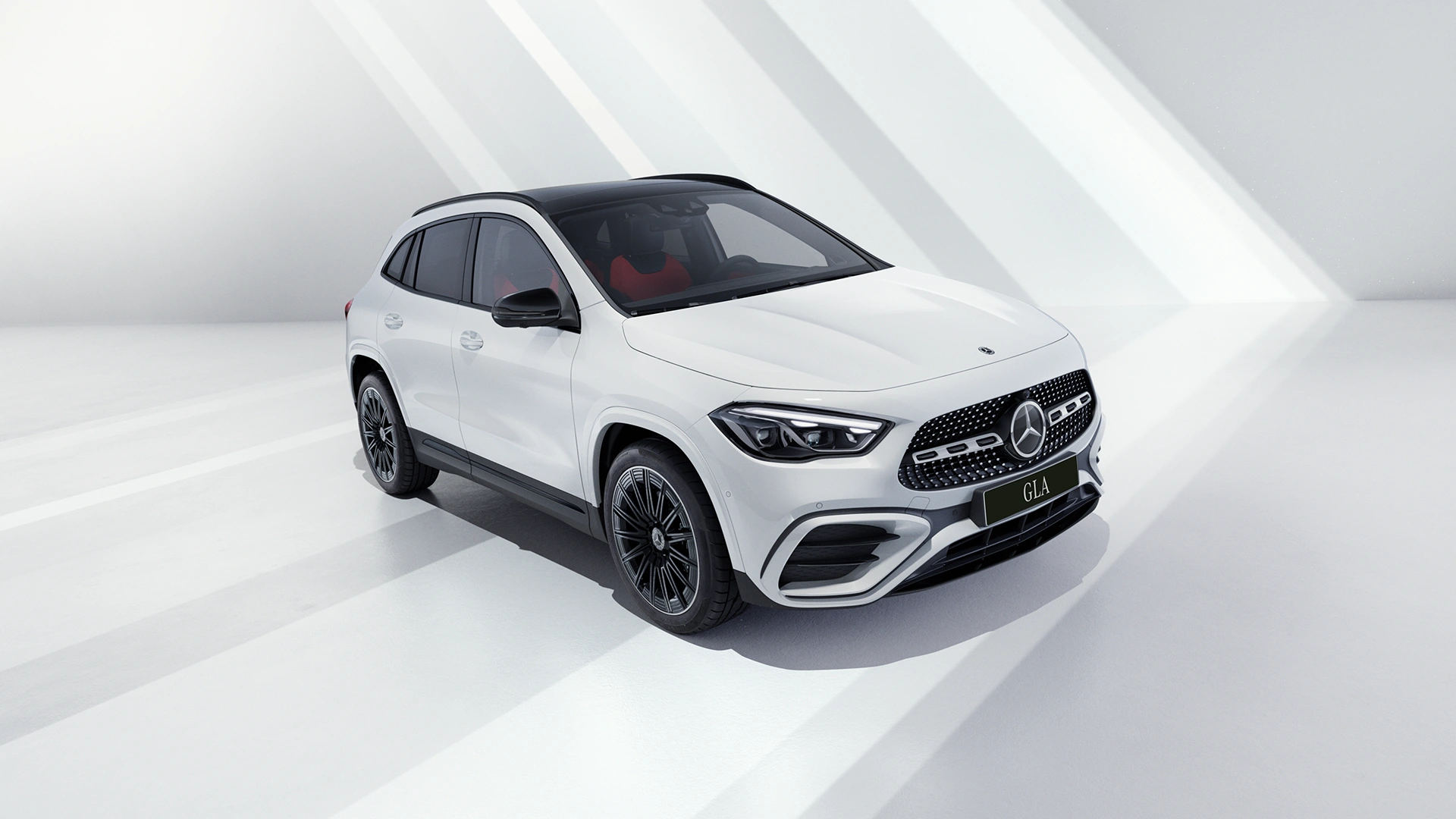 Mercedes-Benz GLA etuviistosta kuvattuna