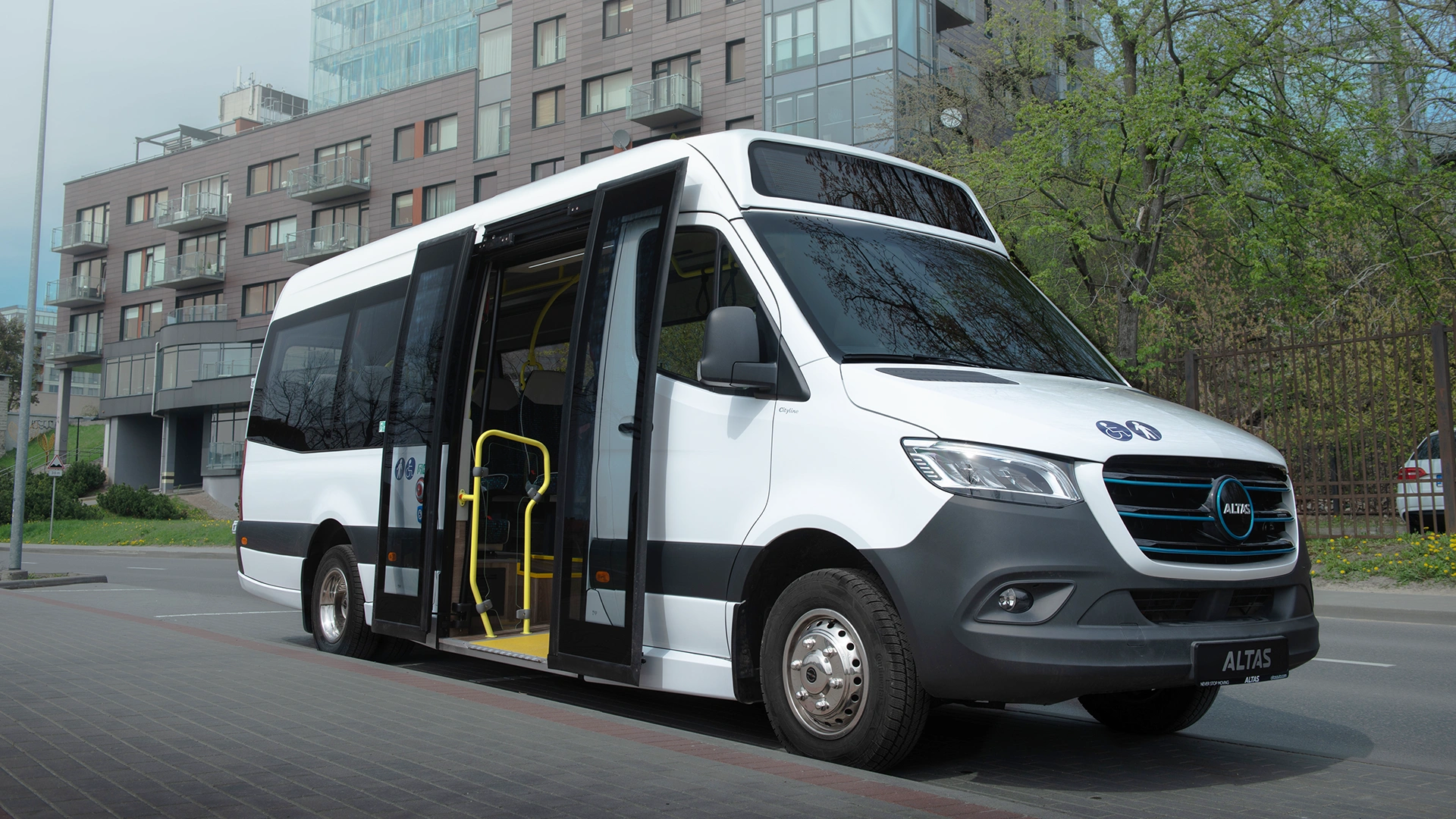 Atlas Auton koulukyytikäyttöön soveltuva minibussi