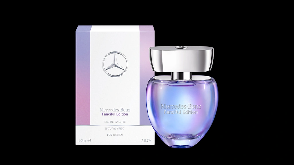 Mercedes-Benz Collection For Women-sarja Fanciful-tuoksu. Kuvassa mustalla taustalla hajuvesipullo sekä pakkaus.