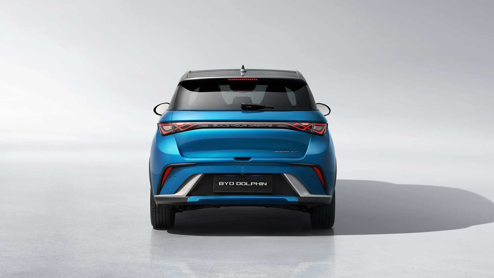 BYD Dolphin takaa