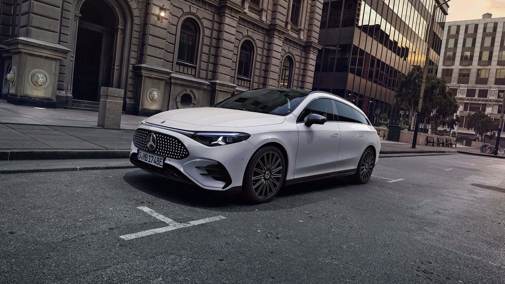 Valkoinen Mercedes-Benz CLA Shooting Brake.